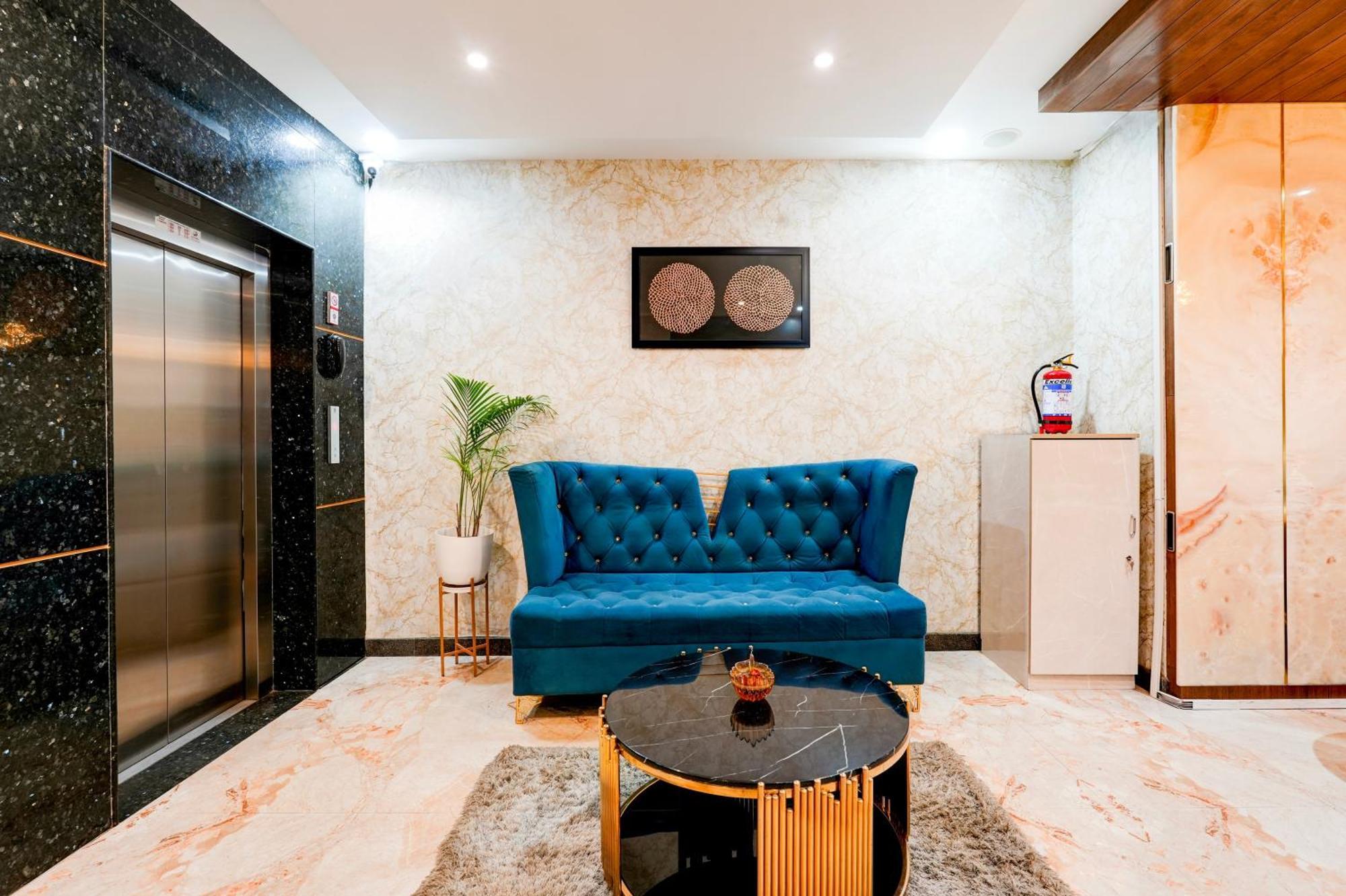 Super Townhouse Oak Aecs Formerly Bangalore Times Exteriör bild
