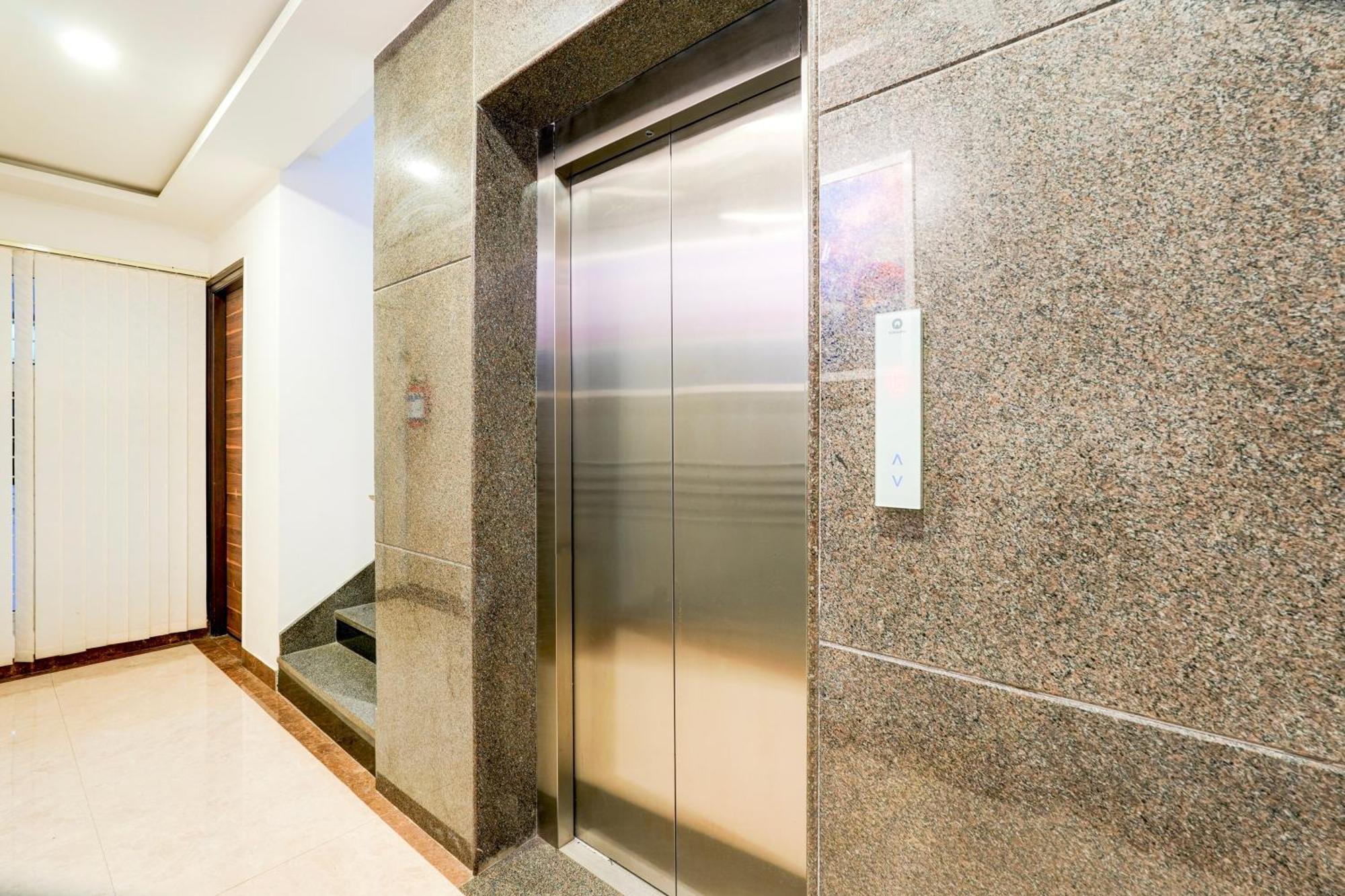 Super Townhouse Oak Aecs Formerly Bangalore Times Exteriör bild