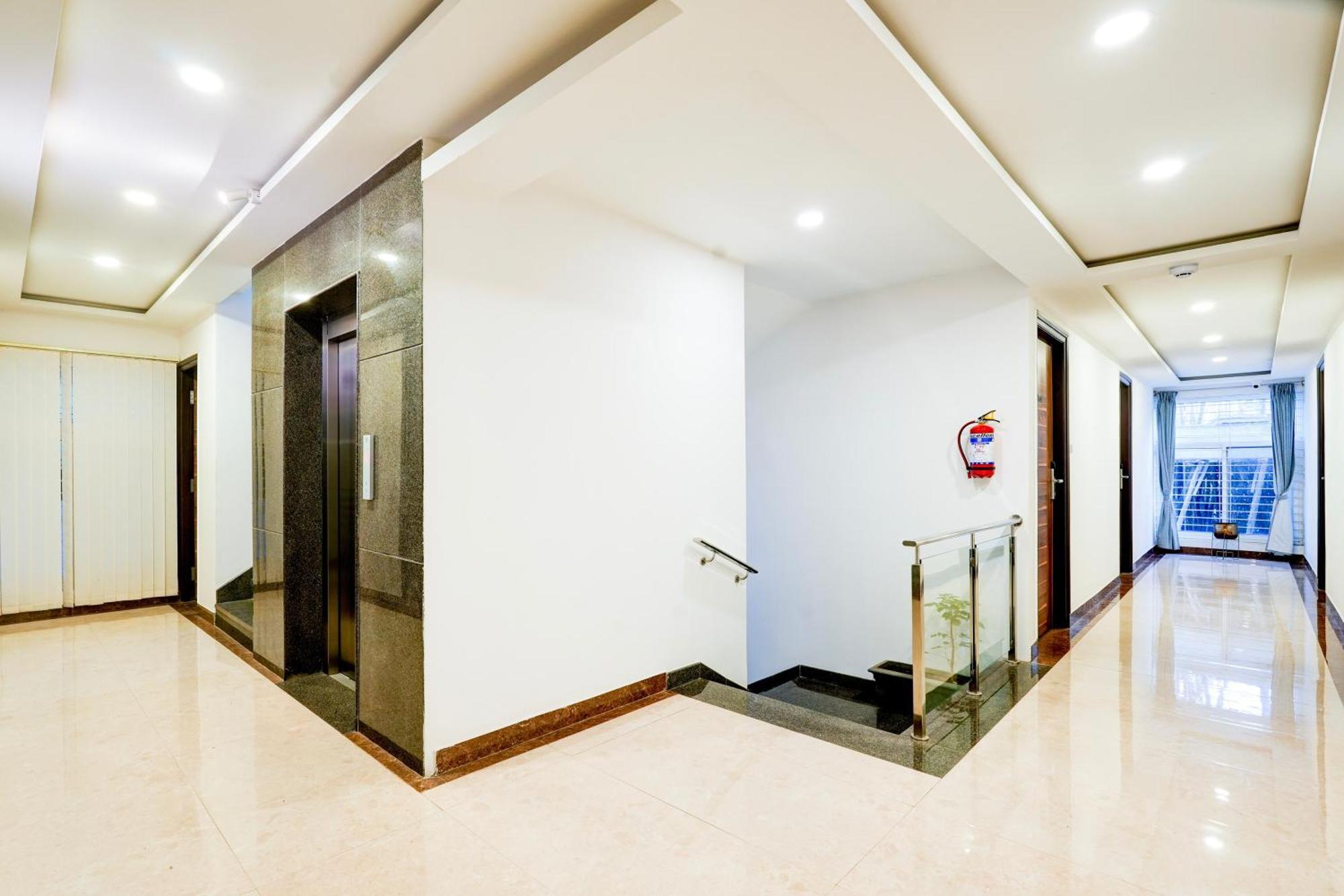 Super Townhouse Oak Aecs Formerly Bangalore Times Exteriör bild