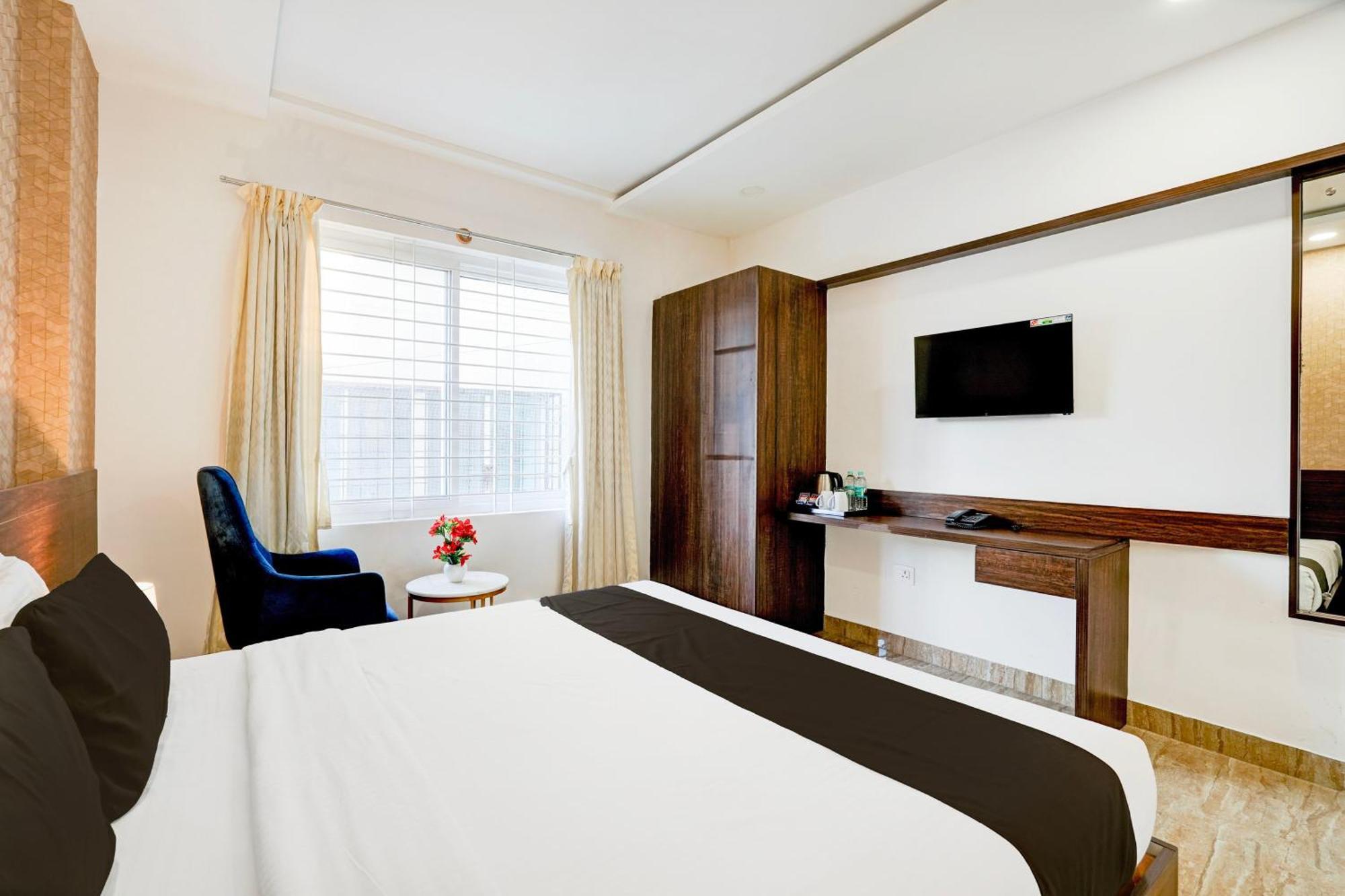Super Townhouse Oak Aecs Formerly Bangalore Times Exteriör bild